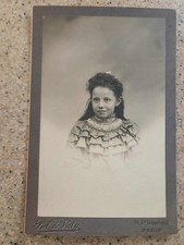Stunning photo of pretty little girl Cabinet Card photo