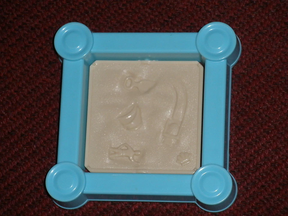 Fisher Price LOVING FAMILY Casa de muñecas ¡PISCINA PARA NIÑOS Y CAJA DE ARENA SE VOLTEA EN EL CENTRO! ¡LINDO! Foto 2 de 2