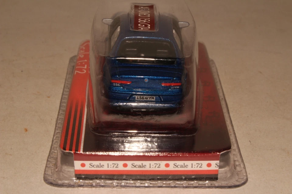 Yat Ming Road Legends Alfa Romeo 156 GTA, azul escala 1:72 Foto 3 de 4