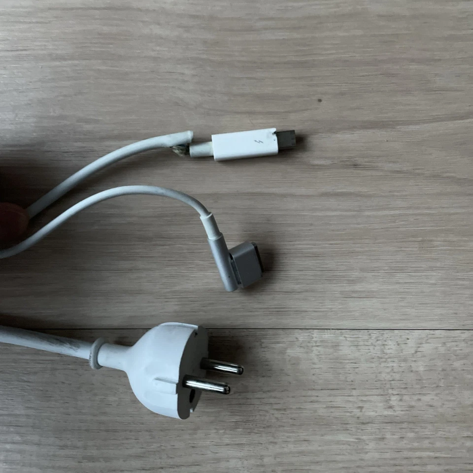 Apple Thunderbolt Display 27" LED Monitor A1407 – Guter Zustand - Bild 3 von 3