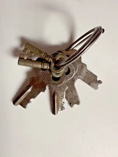Security Keys 4 Vintage Flat Keys  and 2 Round tube key