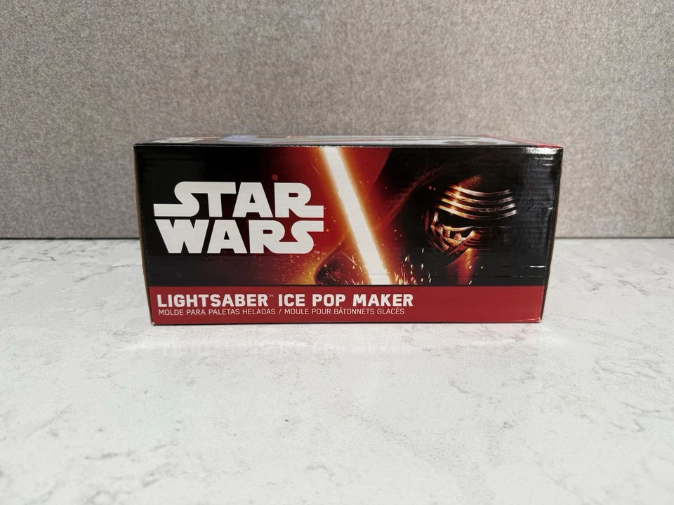 Máquina de paletas de hielo sable de luz Star Wars se ilumina rojo y verde Foto 3 de 4