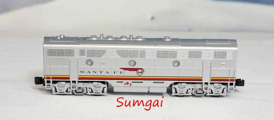 AZL Santa Fe Warbonnet F7B Locomotive Z Scale Z Gauge American Z Line AZL63001-X - Image 4 of 4