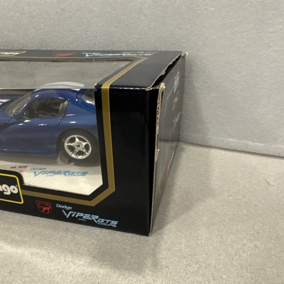 Bburago Diam 1/18nds 1996 Dodge Viper GTS cupé azul con rayas blancas escala 1:18 Foto 4 de 4