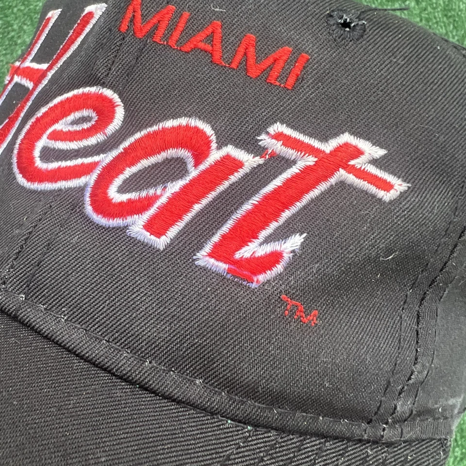 VTG 90s NBA Miami Heat Sports Specialties Red Script Black Twill Snapback Hat - Image 4 of 4