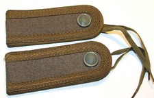 NVA Paar Schulterklappen Unteroffizier Felddienst getragen mit Knöpfen + Bändern