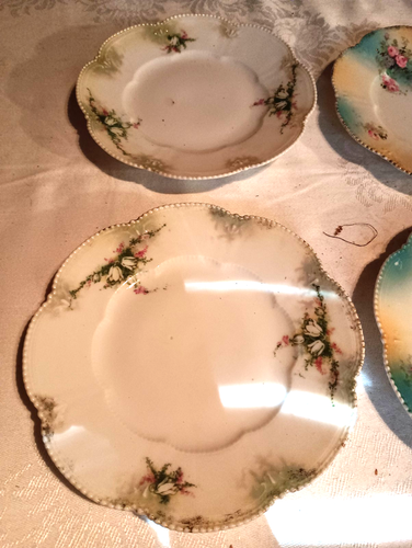 6 scalloped edge. gold embossed vintage floral porcelain plates - Picture 2 of 5