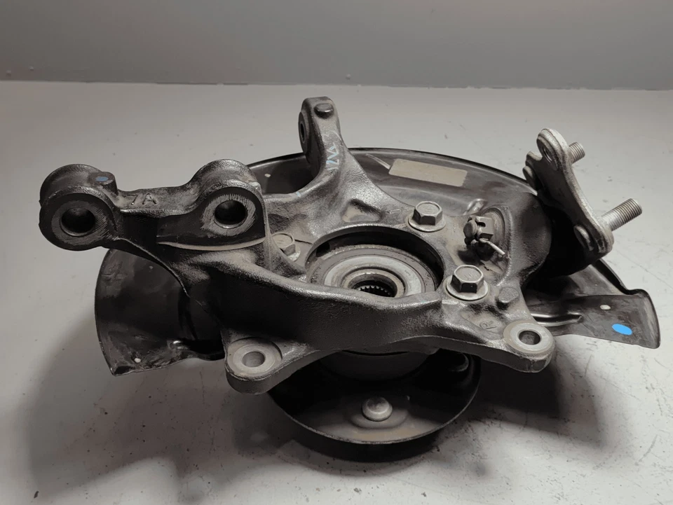 Toyota Camry 2018-2024 tracción delantera 2,5 L lado del pasajero delantero eje nudillo buje OEM Foto 2 de 4