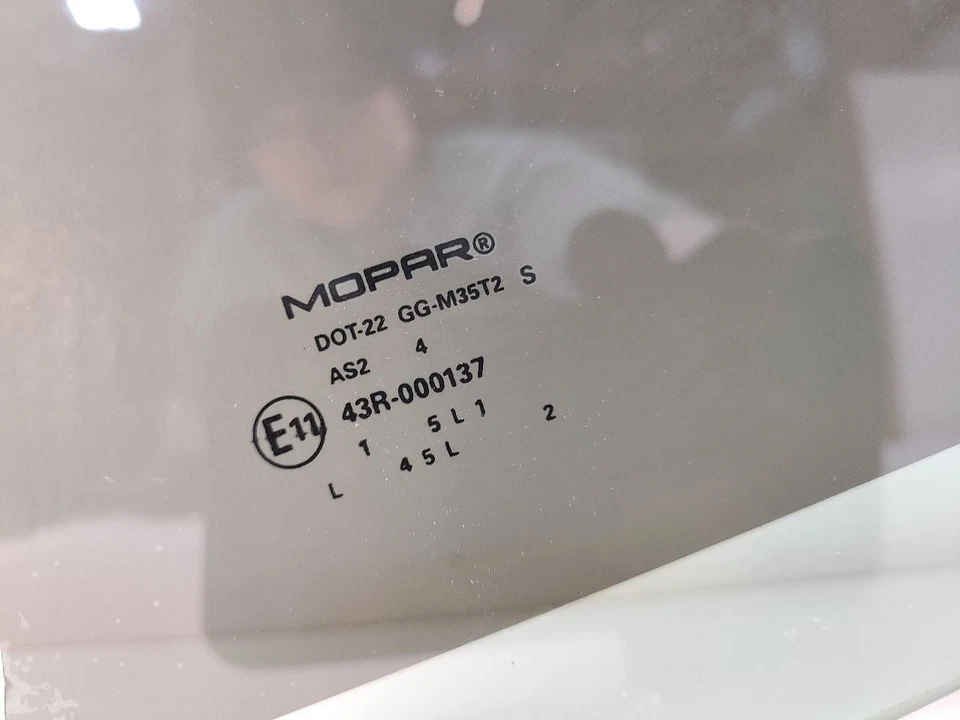 13-16 DODGE DART Driver Left Rear LH Door Glass 68082405AB Foto 2 de 4