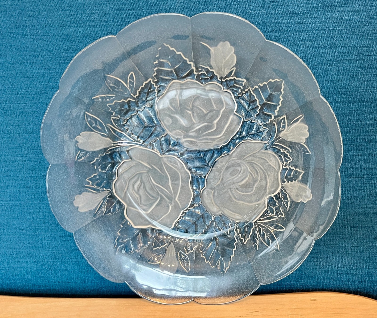Pasari Crystal Livia Frosted Rose Glass Plate 23cm Floral Serving Platter image 5