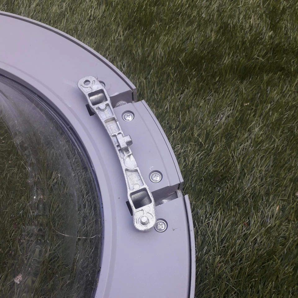 Beko washing machine doors in White and Silver off model numbers WM AND WMA - Image 3 of 4