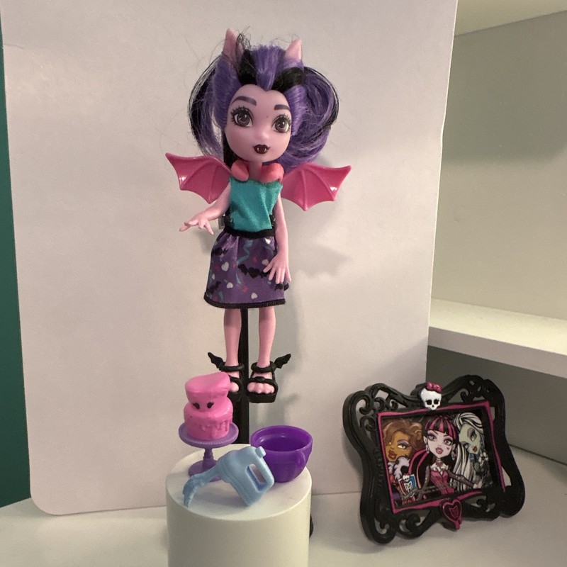 Monster High family fangelica  Fashion Doll 6 in w/ Accessories