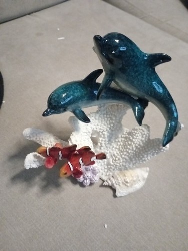 TWO BLUE DOLPHINS RESIN FIGURINE CLOWNFISH 8.5" X 7" X 4" FIGURINE NEW 90114 - Picture 5 of 7