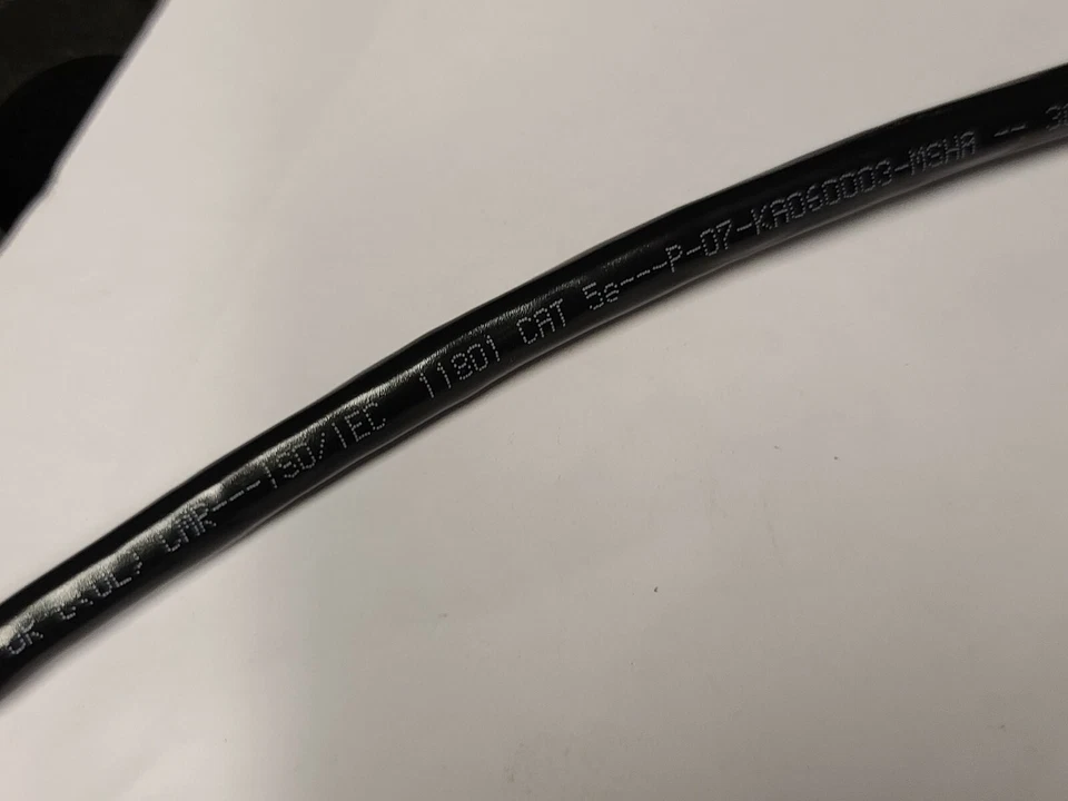 Cable de red conectado Belden 7958A 24/4P CAT5e F/UTP DataTuff CMX/CMR negro/50 pies Foto 4 de 4