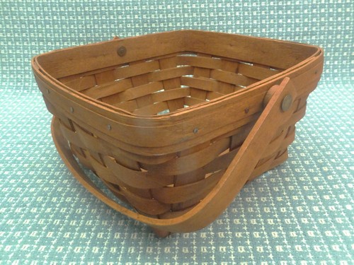 Longaberger Berry Fruit Basket 1989 Swing Handle 8.5" Square and 4-5/8" Tall - Picture 3 of 9