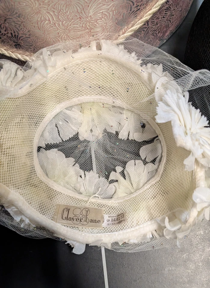 ⭐ Vintage Niñas Mujer Blanco Boda Velo Sombrero Película Utilería CAJA Negro Clover Lane Foto 4 de 4