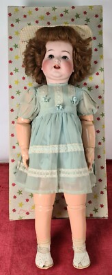 PORCELAIN DOLL. COMPOSITION BODY. SIMON ET HALBIG