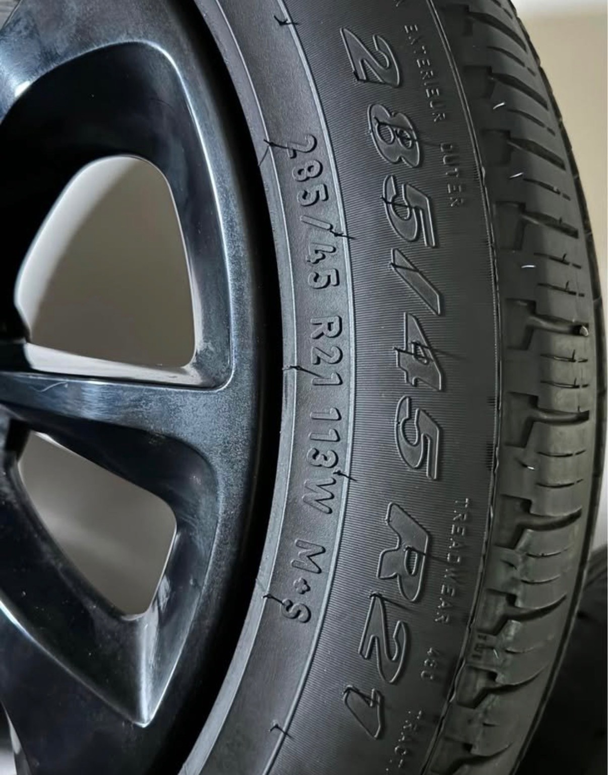 Bentley 21” Gloss Black Wheels with Pirelli Scorpion Verde All-Season Tires