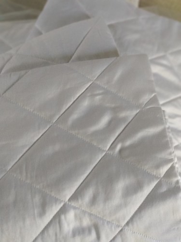 Matouk "Nocturne" Quilted Euro Shams, White, 600TC, NWOT, Italy - Picture 8 of 10
