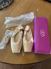 Suffolk Pointe Shoes Russia Reign Light 7 3XXX Brand New, Never Worn