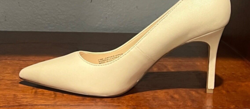 Charles By Charles David Pointed Toe Pump Nude Leather Denise Size 6.5 M NIB - Picture 7 of 9