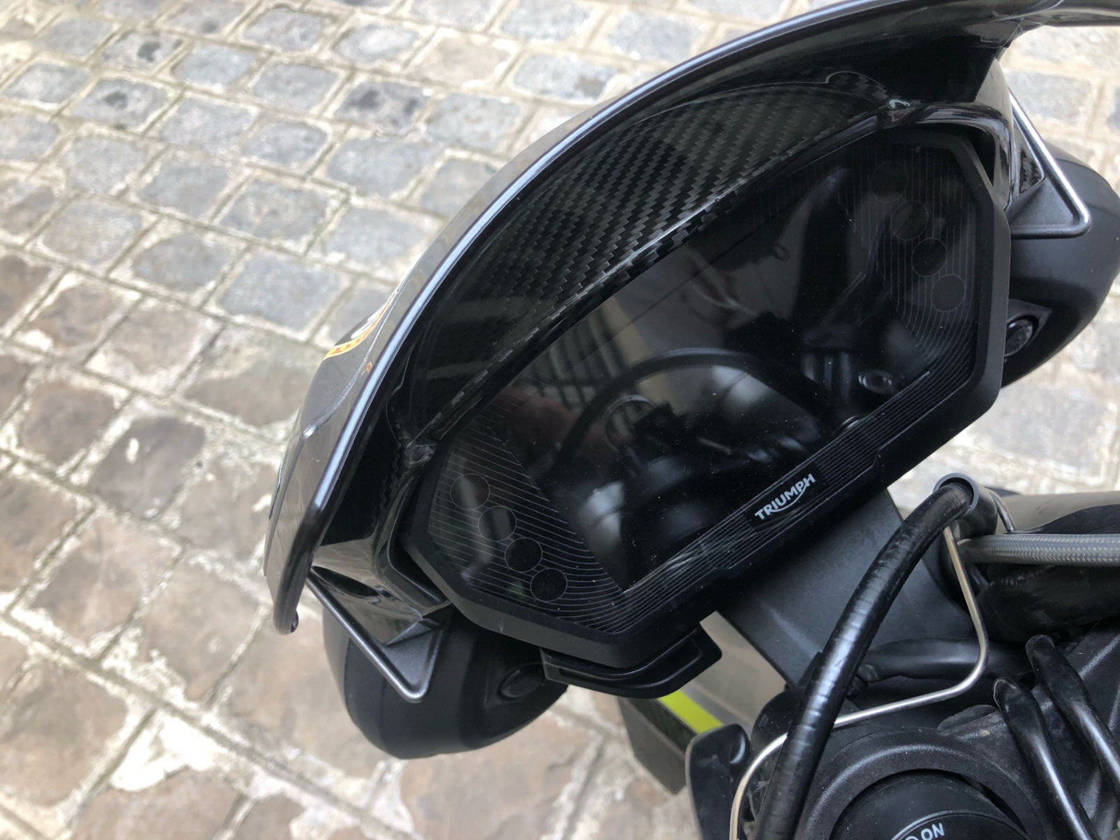 Cache compteur en carbone 100% mat pour Triumph Street Triple 765 RS