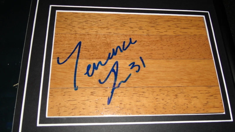 Terrence Ross DUNK Signed Framed 12x18 Floorboard + Photo Display Raptors E - Image 2 of 2