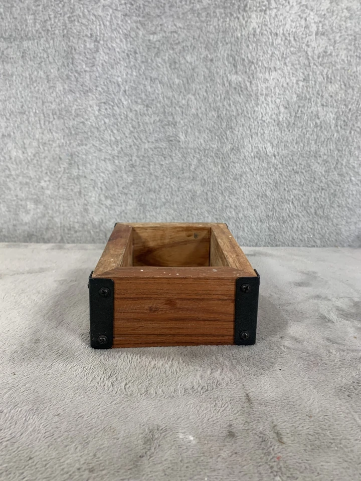 Pequeña mesa de madera de nogal rústica de madera ordenada caja de almacenamiento 5" x 4" Foto 4 de 4