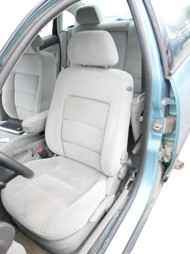 VW Passat 3BG 3B Sitz vorne links Fahrersitz grau Velour