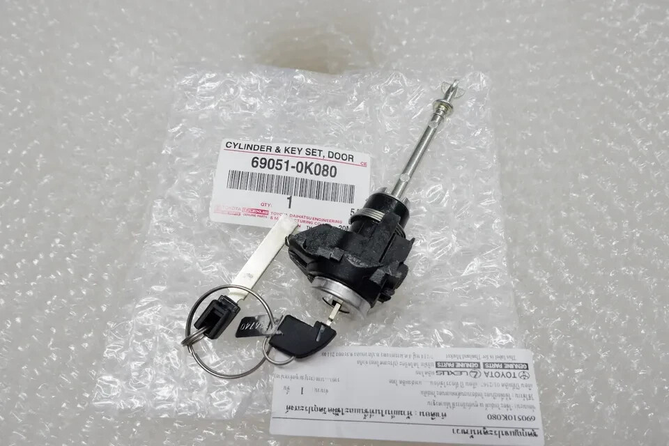 69051-0K080 Cylinder Key Set Door Lock RHD Driver For Toyota Hilux