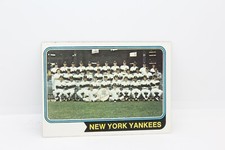 1974 TOPPS NEW YORK YANKEES TEAM  BASEBALL CARD #363