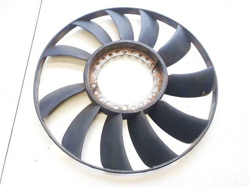 Volkswagen Passat 2001 Fan Blade 058121301b, Genuine #2619301-29