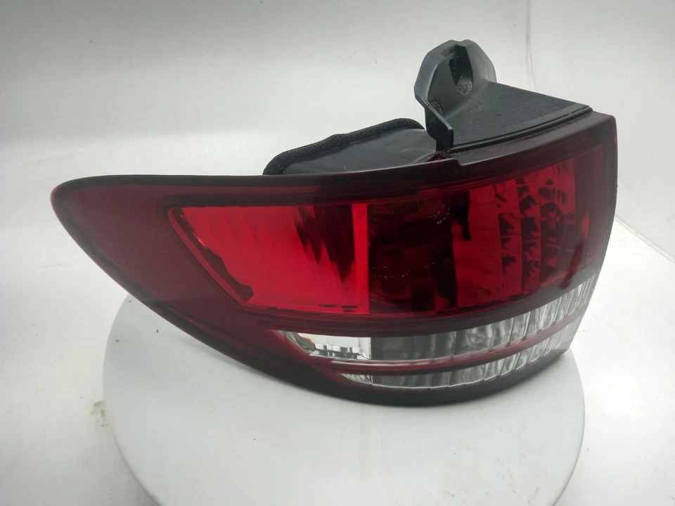 TOYOTA PREVIA Tail Light Rear Lamp N/S 2001-2007 5 Door MPV LH   - Image 2 of 4