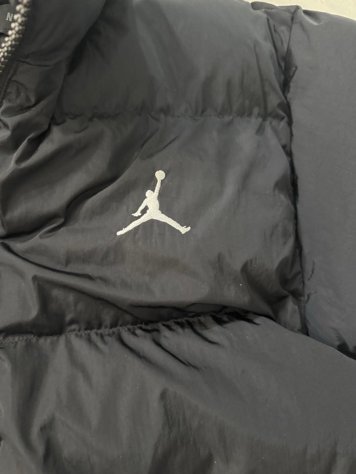 SACAI X NIKE Nike Air Jordan Essentials Jumpman Puffer Jacket. Nero. FB7331 010 Uomo Taglia L