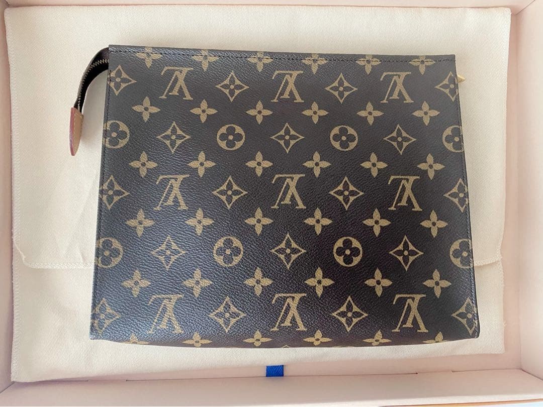 Complete with accessories Excellent condition Lou… - image 6