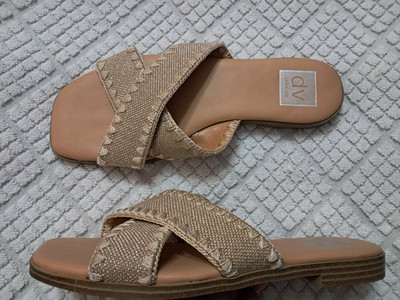 DV Dolci Vita Gold Raffia Sandals Sz7