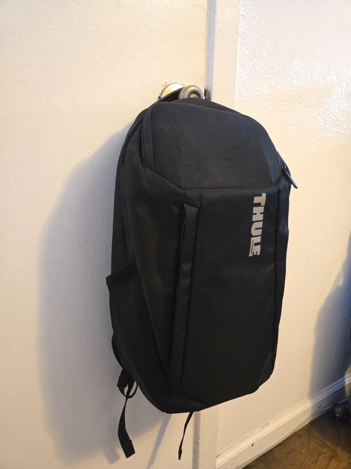Mochila de lona Thule Accent 20L negra | Compartimento para computadora portátil | Listo para viajar Foto 3 de 4