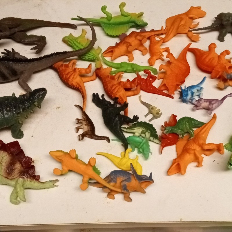 Mixed Lot Small Plastic Dinosaur & Prehistoric Animal Figures, Assorted Colors