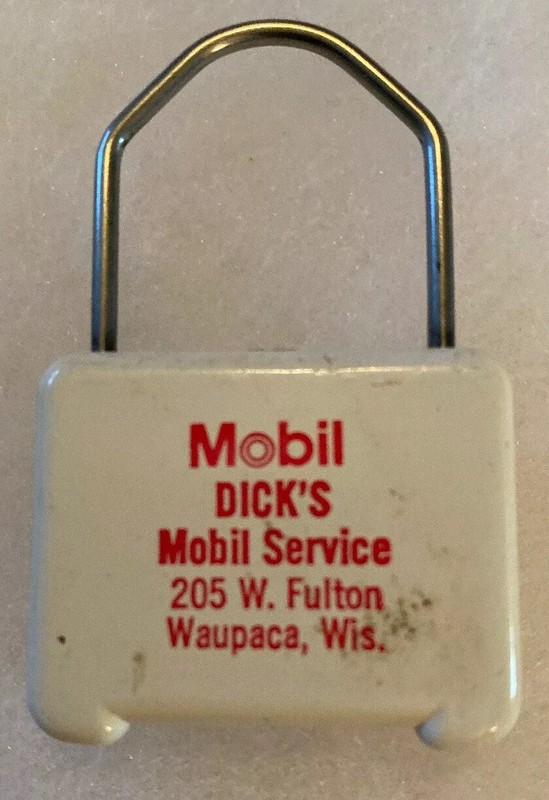 Waupaca Wisconsin DICK’S MOBIL SERVICE Advertise Keychain Oil Gas Auto EXXON Old