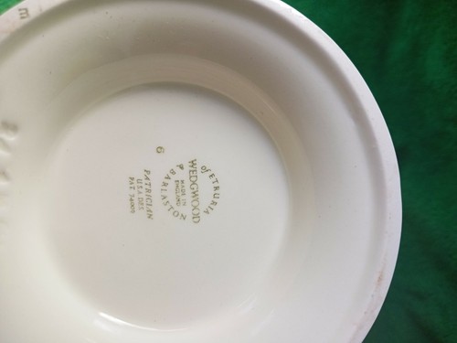 VINTAGE WEDGWOOD OF ETRURIA & BARLASTON Teapot, sugar bowl, creamer, small cup - Picture 5 of 11