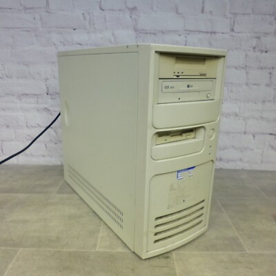 Vintage weißer Computer mit Intel D865PERL (Rock Lake) + eingebautem DDS-4 DAT-Laufwerk