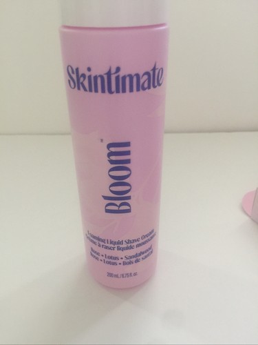 Skintimate Bloom Set - Razor, 2 Cartridge Refills, Shave Cream 6.75 oz. New - 第 2/7 張圖片
