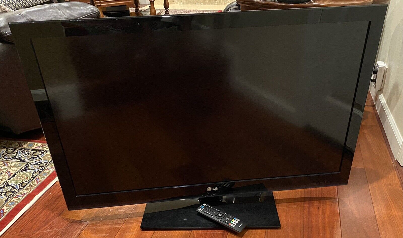 Televisión 42 Pulgadas LG Con Control En Buenas Condiciones No Esmar TV for  Sale in Santa Ana, CA - OfferUp