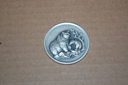 OSO PARDO PLATA ESTERLINA, FEDERACIÓN NACIONAL DE VIDA SILVESTRE - Imagen 2 de 3