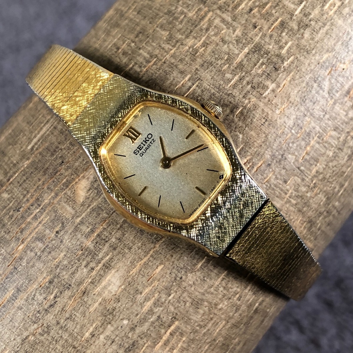 Seiko Women 2P20-5G29 Dress Gold Dial Tone 17mm Quartz