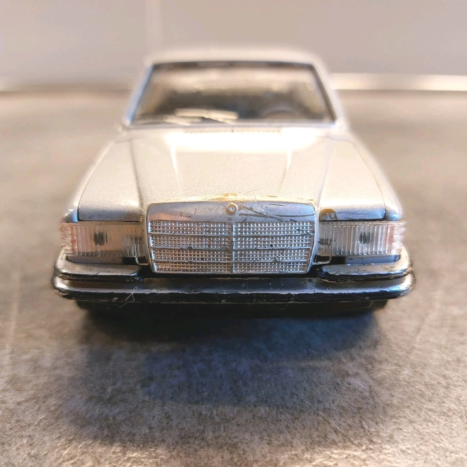 Burago Art. 0122 Mercedes 450 SEL Scala 1:24 Made in Italy  - Immagine 3 di 4