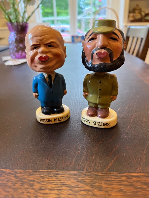 Vintage 60's Kissin Kuzzins Castro/Khrushchev magnet kissing bobble heads