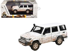 2014 TOYOTA LAND CRUISER 76 WHITE (DIRTY) 1/64 DIECAST MODEL BY PARAGON PA-56312