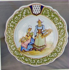 Porquier Beau Quimper Assiette Faïence Polychrome Marchandes d'œufs à Scaër