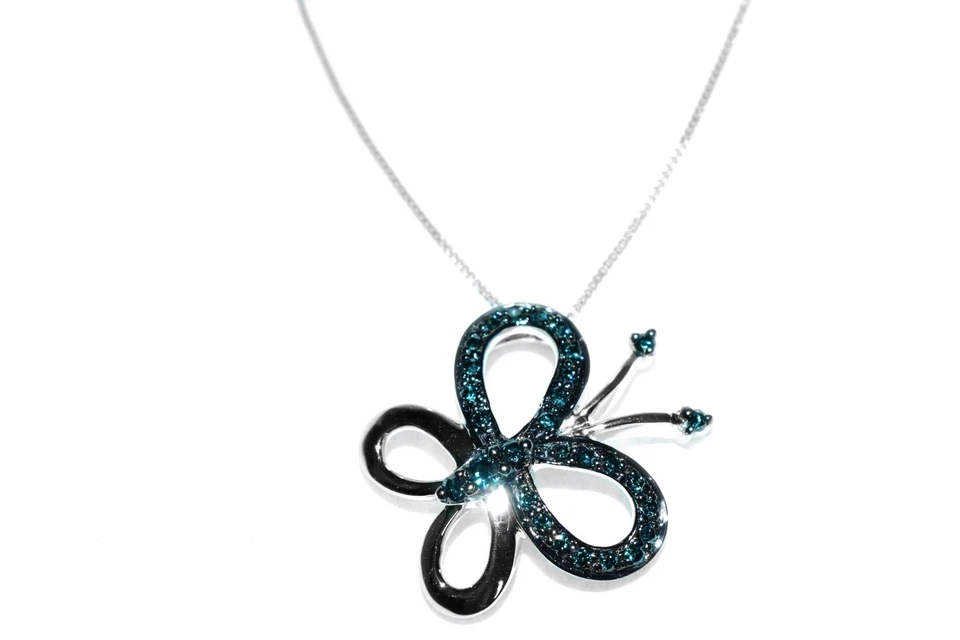 Colgante mariposa de oro blanco de 9 quilates con diamantes azules de 0,32 quilates y cadena de oro blanco de 18" de 9 quilates Foto 2 de 4